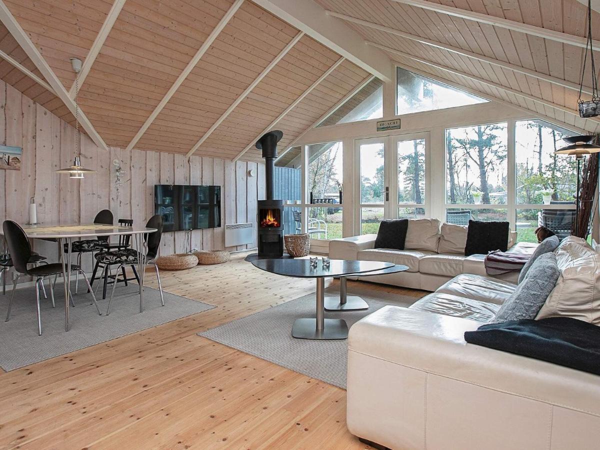 Four-Bedroom Holiday Home In Vaeggerlose 8 Bøtø By 外观 照片