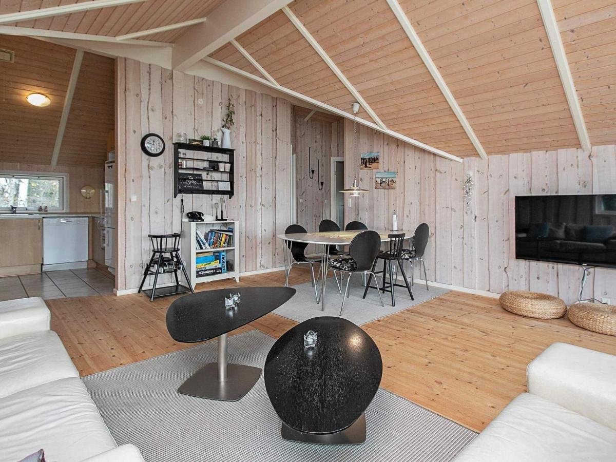 Four-Bedroom Holiday Home In Vaeggerlose 8 Bøtø By 外观 照片
