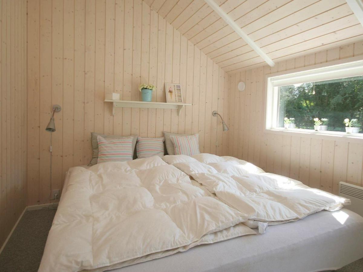 Four-Bedroom Holiday Home In Vaeggerlose 8 Bøtø By 外观 照片